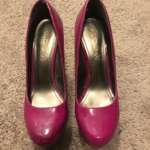 Cute high heels worn a few times still in good condition.